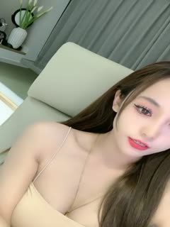 高颜值网红脸妹子直播撩骚网友，三点全漏，大奶十分粉嫩，超级粉嫩蝴蝶逼
