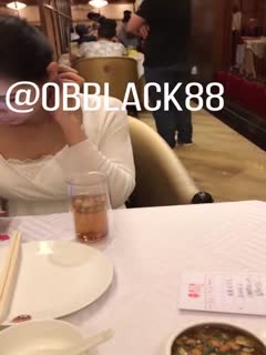 假期大家都去哪里玩啦假期的炮打了吗带妹子出去吃喝玩乐，终于答应回酒店可以无套内射 (1)