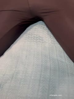 几个舞蹈培训班的学妹穿上丝袜拍摄被撕破丝袜咸猪手淫猥大胸眼镜妹被抠逼给摄影师打飞机3