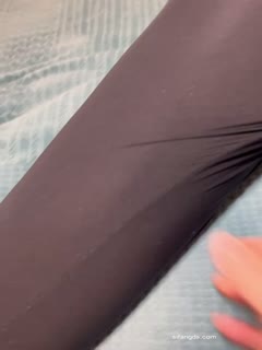 几个舞蹈培训班的学妹穿上丝袜拍摄被撕破丝袜咸猪手淫猥大胸眼镜妹被抠逼给摄影师打飞机0