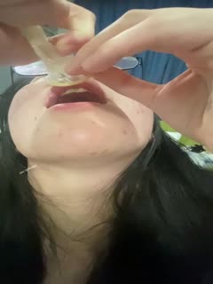 顶级露脸反差眼镜学生妹！外纯内骚艺校一字马小母狗酒店约啪金主17
