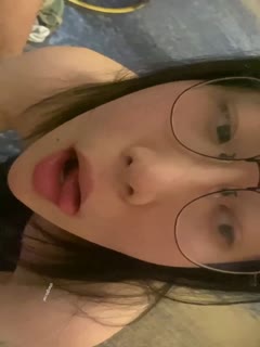 顶级露脸反差眼镜学生妹！外纯内骚艺校一字马小母狗酒店约啪金主16