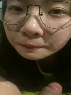 顶级露脸反差眼镜学生妹！外纯内骚艺校一字马小母狗酒店约啪金主12