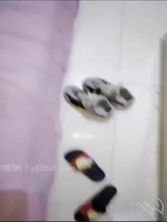 强奸大神强迫美女邻居口她亲儿子鸡巴，卧槽！这次要爽死了