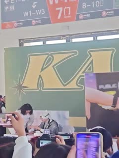 推特极品白虎萝莉『kitty不吃鱼』一字马紫薇被男主调教啪啪乖的狠8