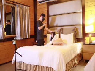 大奶美鲍颜值女模【慕慕Momo毛毛喵】露脸性爱，COS杏子夫人幽靈娘被摄影师潜规则连玩带操1