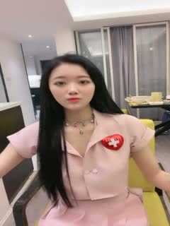 花臂纹身极品美乳红唇小姐姐，卫生间搔首弄姿，M腿振动棒插超嫩粉穴，进出抽插水声哗哗，表情一脸享受