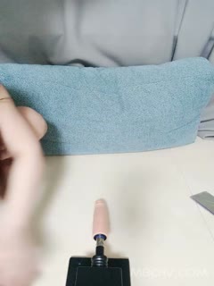 很有女人味的迷人小少婦,電動炮機調教,黑色滴蠟誘惑,在線把毛毛修剪成三角形