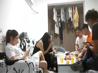 广东“6P”换妻聚会露脸无码多人无套乱交眼镜妹最骚但是大家都喜欢操身材颜值最好的黑衣妹子（吃大亏了）
